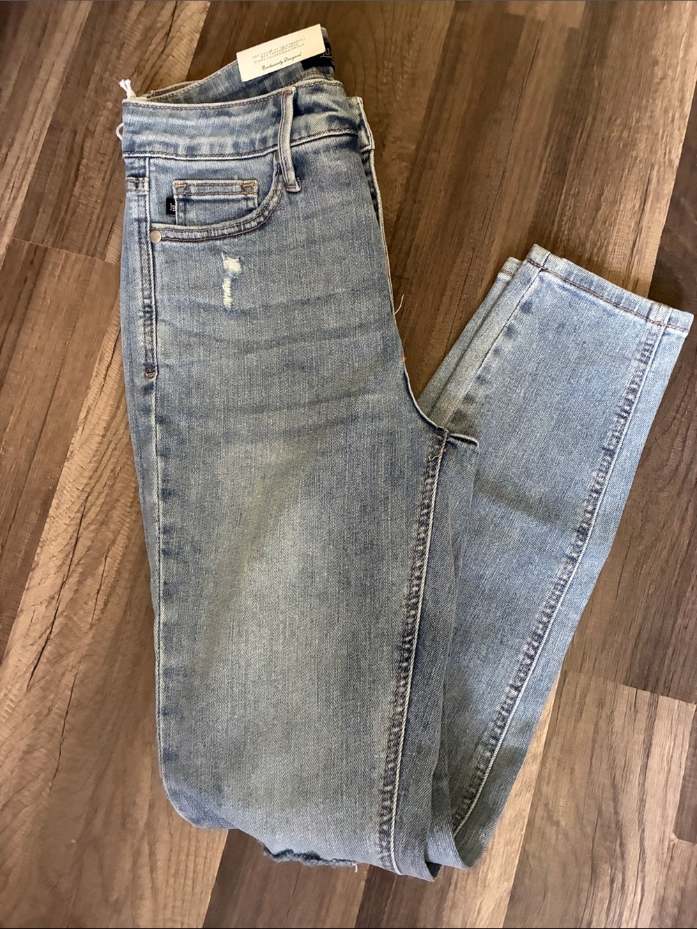 Judy Blue Light Wash Mid-Rise Destroyed Skinny Jeans- NWT- Size 5/27 - Picture 6 of 15